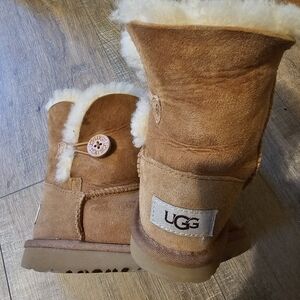 UGG Kids Chestnut Button Boot - Chestnut